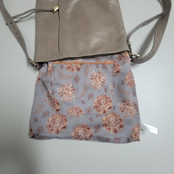 Hobo Torin Brown Leather Boho Crossbody Bag. - Picture 12 of 15